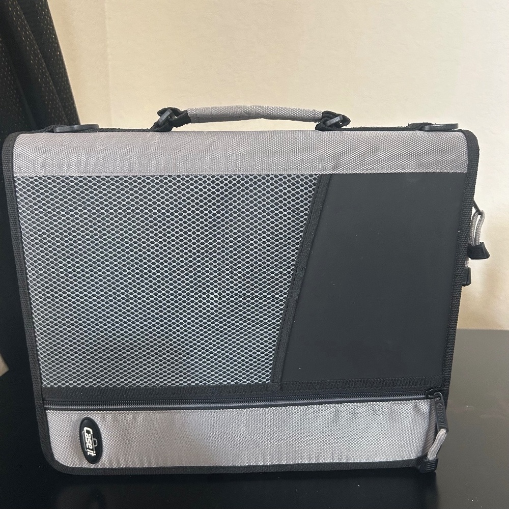 Case It Zipper Binder. NWOT